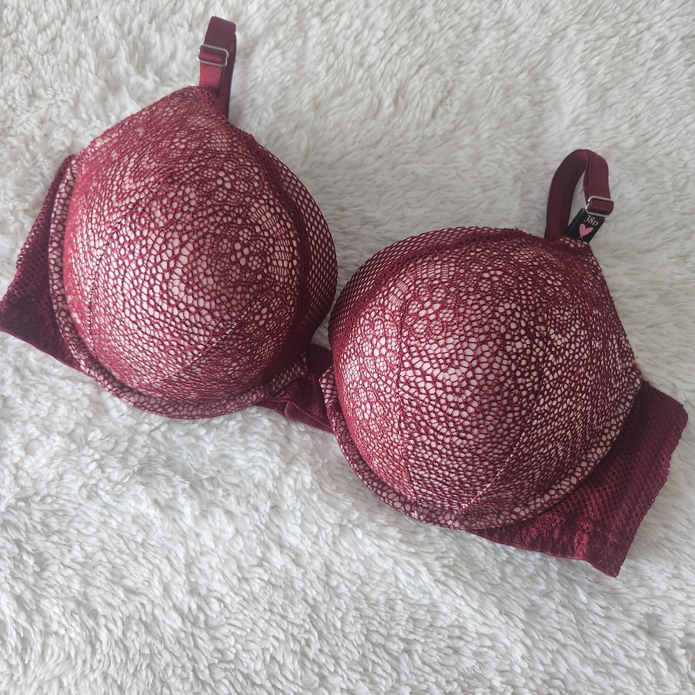 VICTORIA'S SECRET VERY SEXY PUSH-UP BRA IN SIZE 38D NWT
